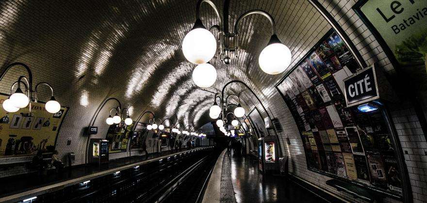 Découvrez l'histoire fascinante du métro parisien