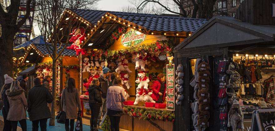 Spend a wonderful Christmas in Paris this year