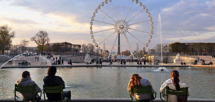 The weather’s fine, so picnic and have fun at the Tuileries Funfair