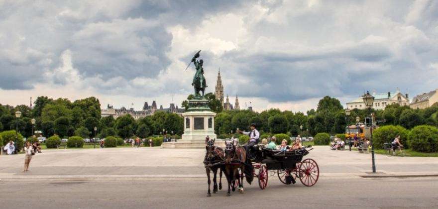 A ride in the heart of Paris... by carriage