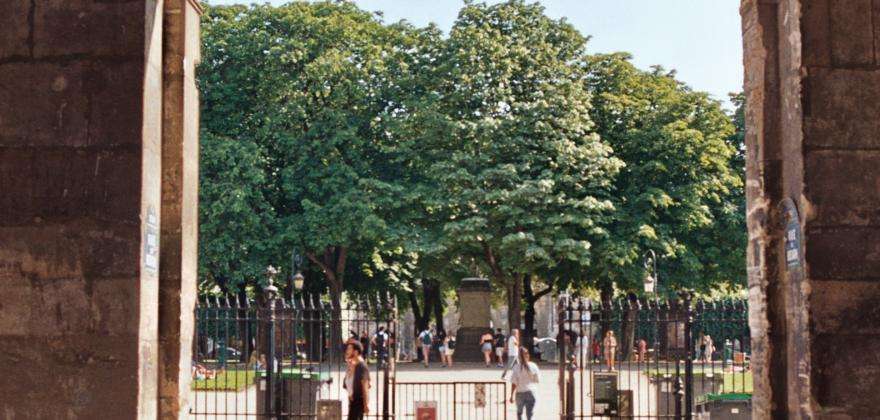 La Place des Vosges au printemps