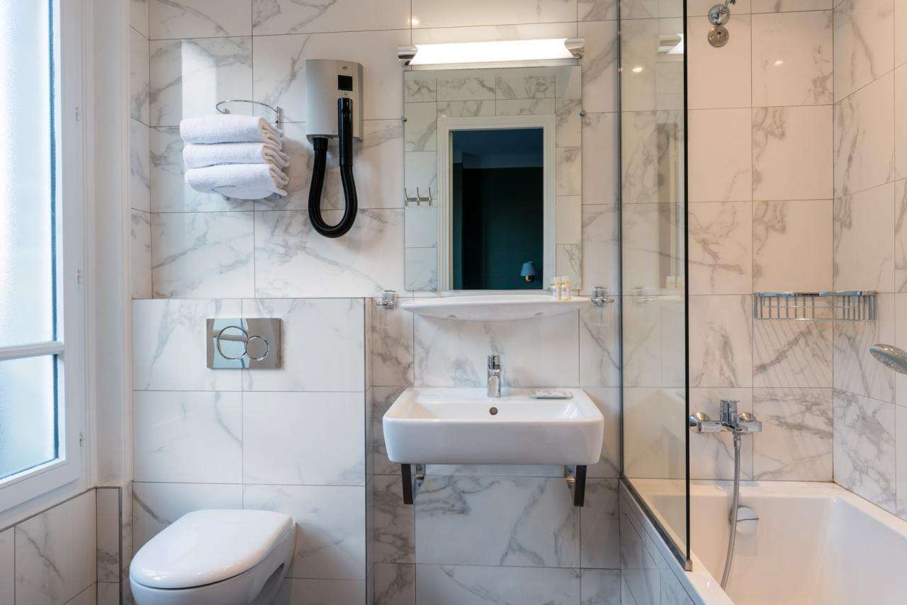 Paris France Hotel - Room - Bathroom