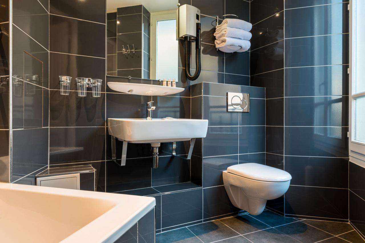 Paris France Hotel - Room - Bathroom