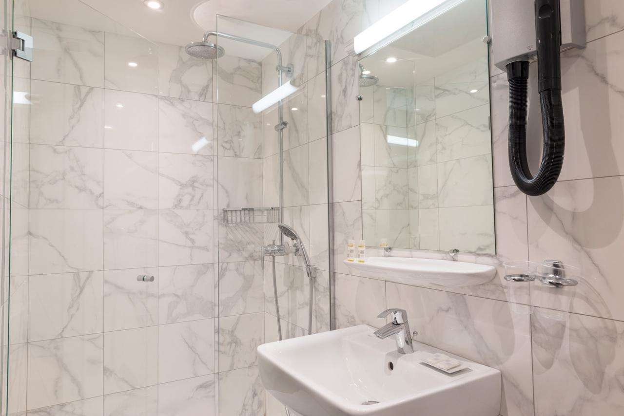 Paris France Hotel - Room - Bathroom