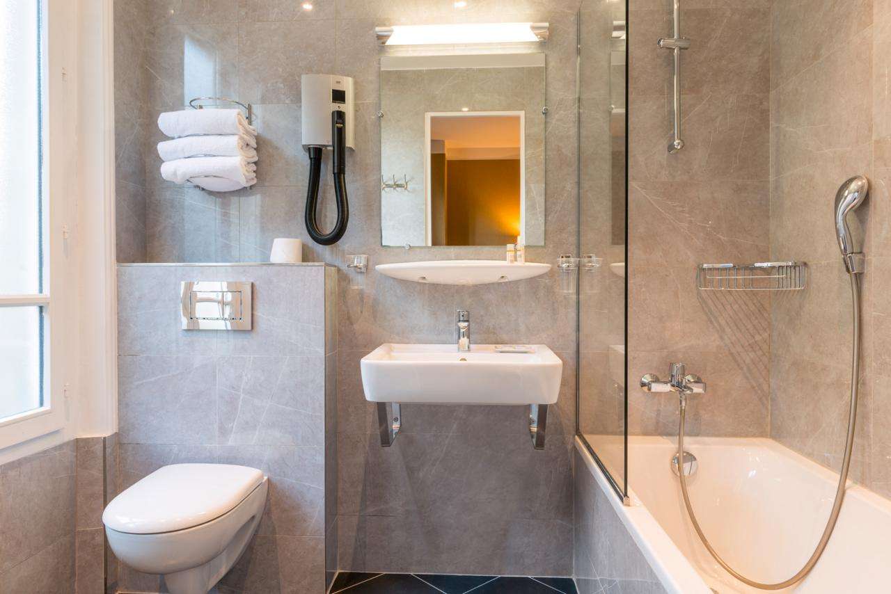 Paris France Hotel - Room - Bathroom
